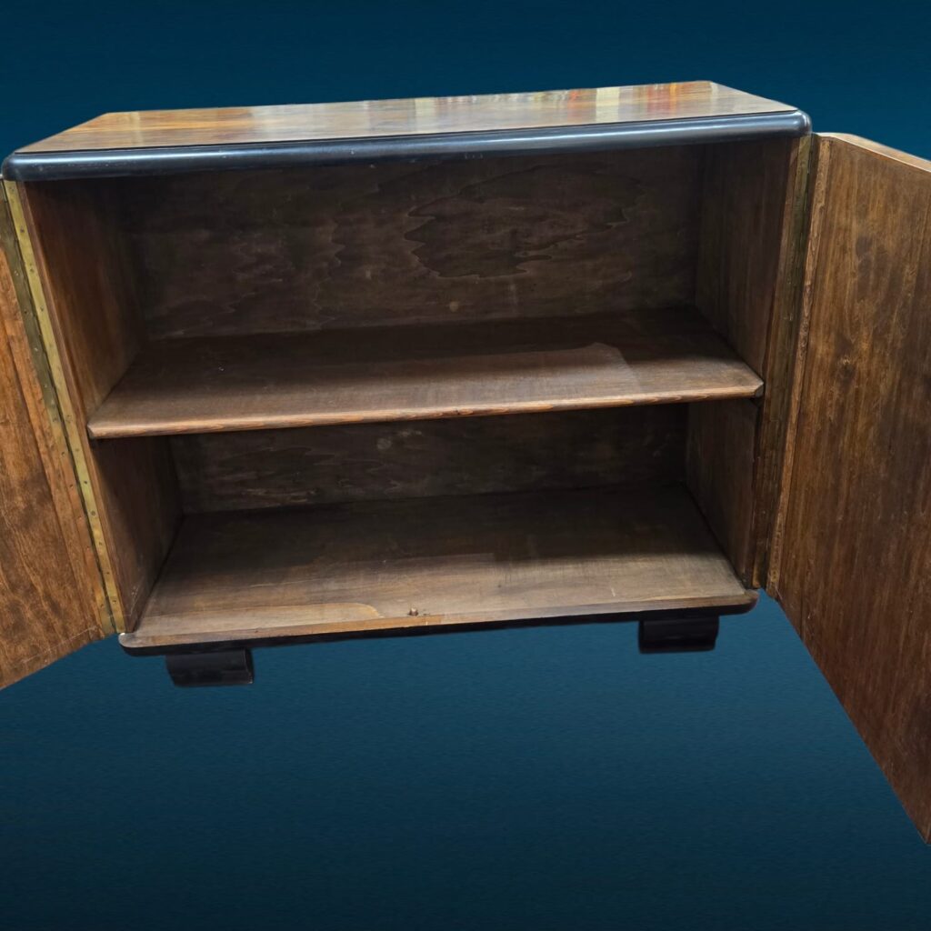 Credenza vintage anni ’30 a due ante in radica, stile Art Déco con ripiano interno