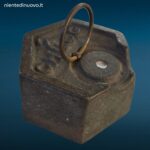 41551_2.jpg Vecchio peso esagonale da 2 kg con anello per bilancia a stadera