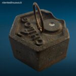41551_3.jpg Vecchio peso esagonale da 2 kg con anello per bilancia a stadera