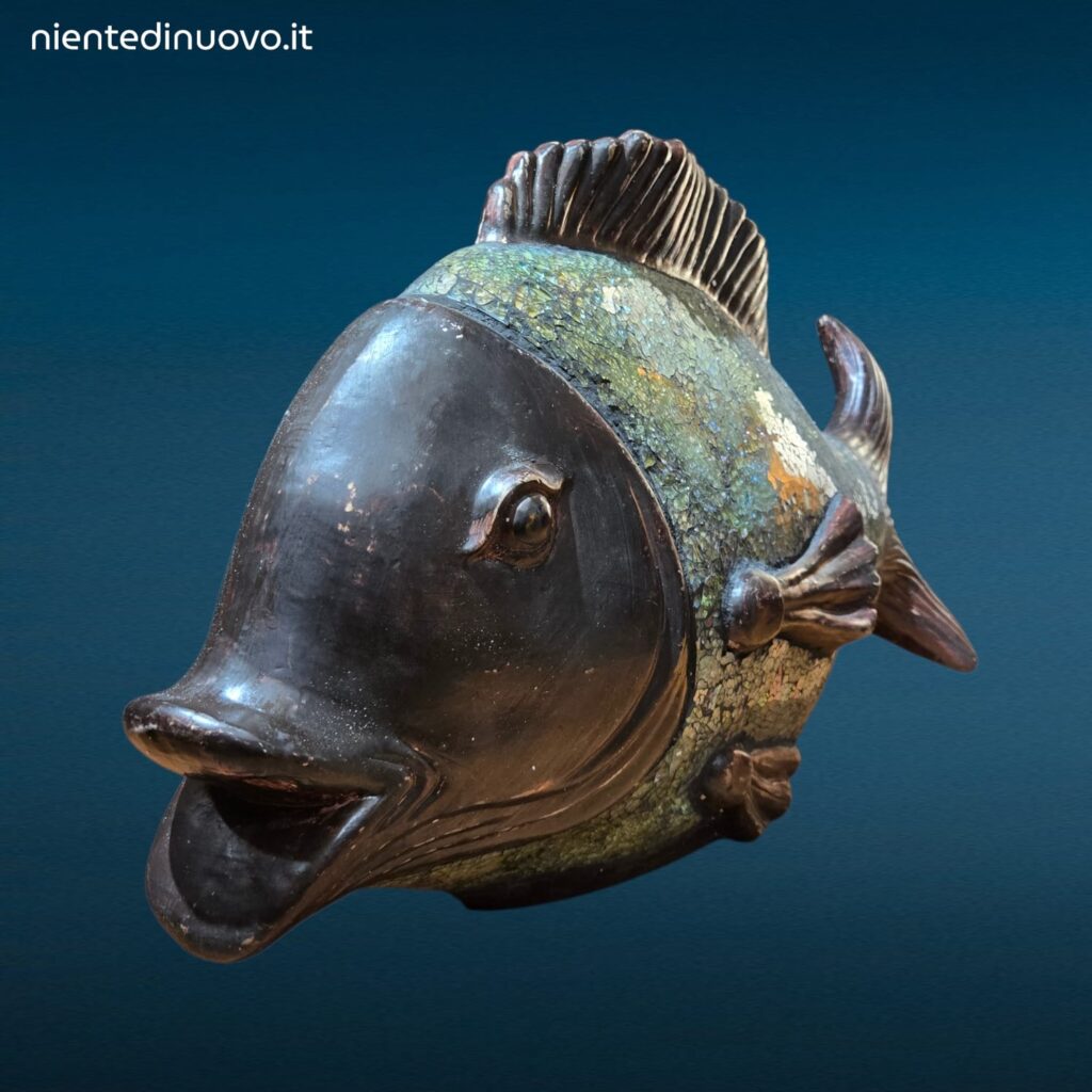 Scultura a forma di pesce in ceramica con rivestimento in vetro craquelé