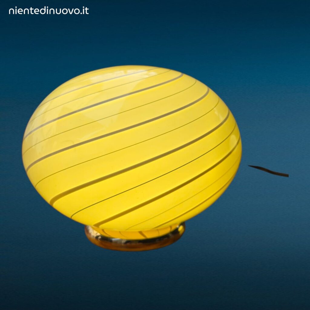 Lampada da appoggio in vetro di Murano a spirale anni 60 formato piccolo