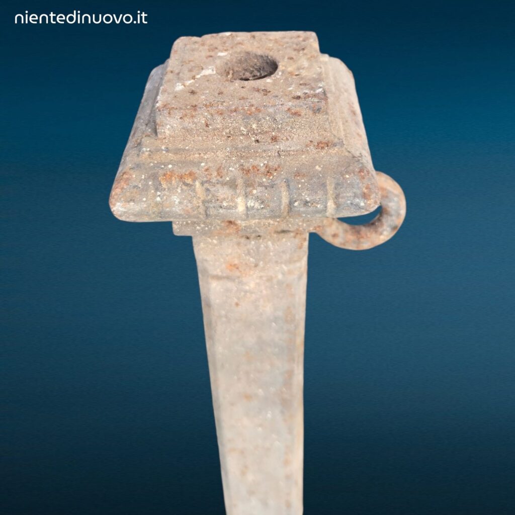 Paletti dissuasori in ghisa vintage con ganci portacatena privi di capitello