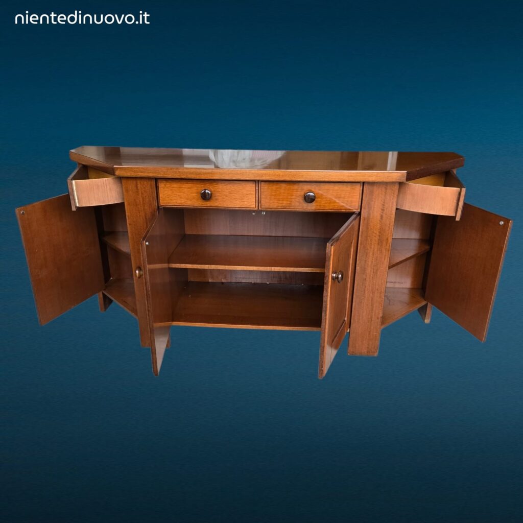 Credenza vintage anni 60 in noce disegnata da Silvio Coppola per Bernini
