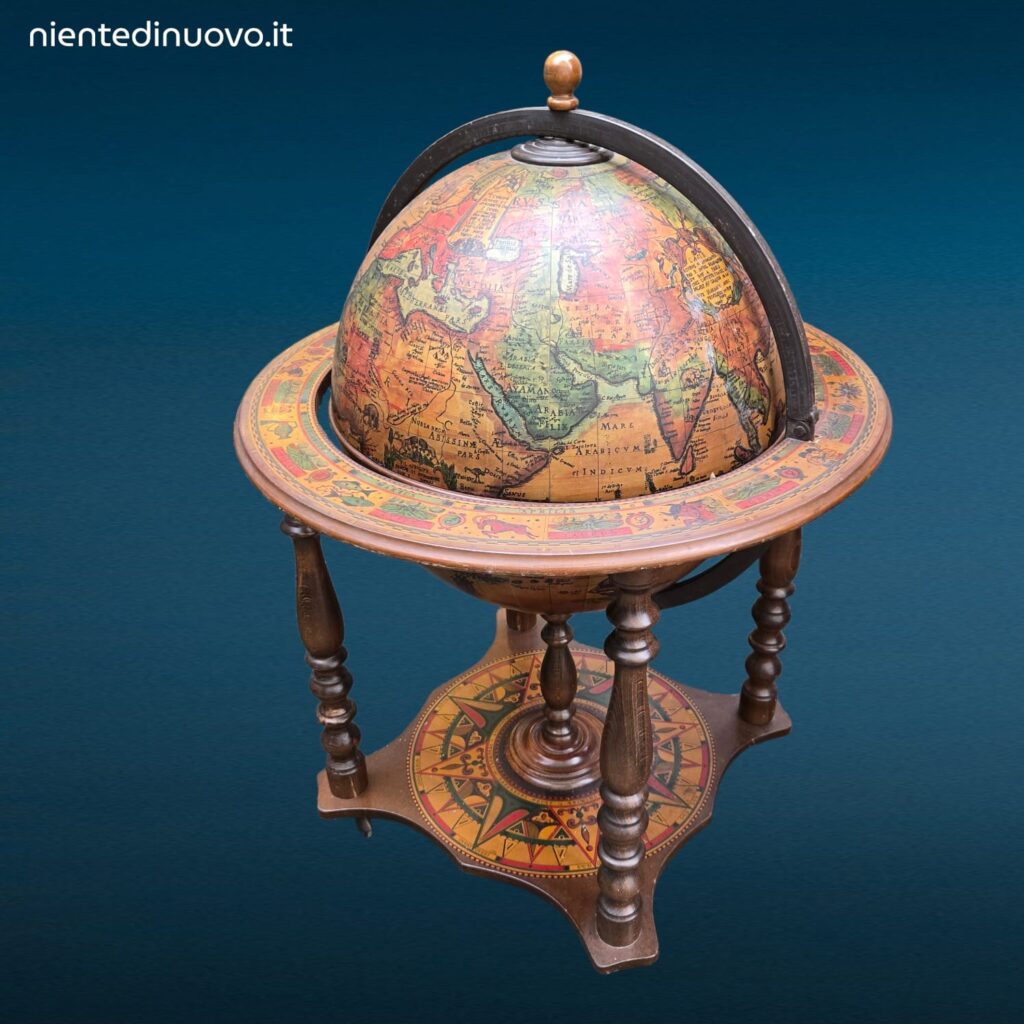 Mappamondo bar vintage anni 60 70 con apertura a metà e vano interno portabicchieri
