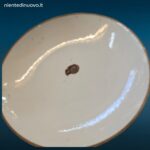 41591_6.jpg Zuppiera con coperchio in porcellana cinese policroma, decorazione con figure in abiti tradizionali e bambù, sigillo in cera lacca sul coperchio