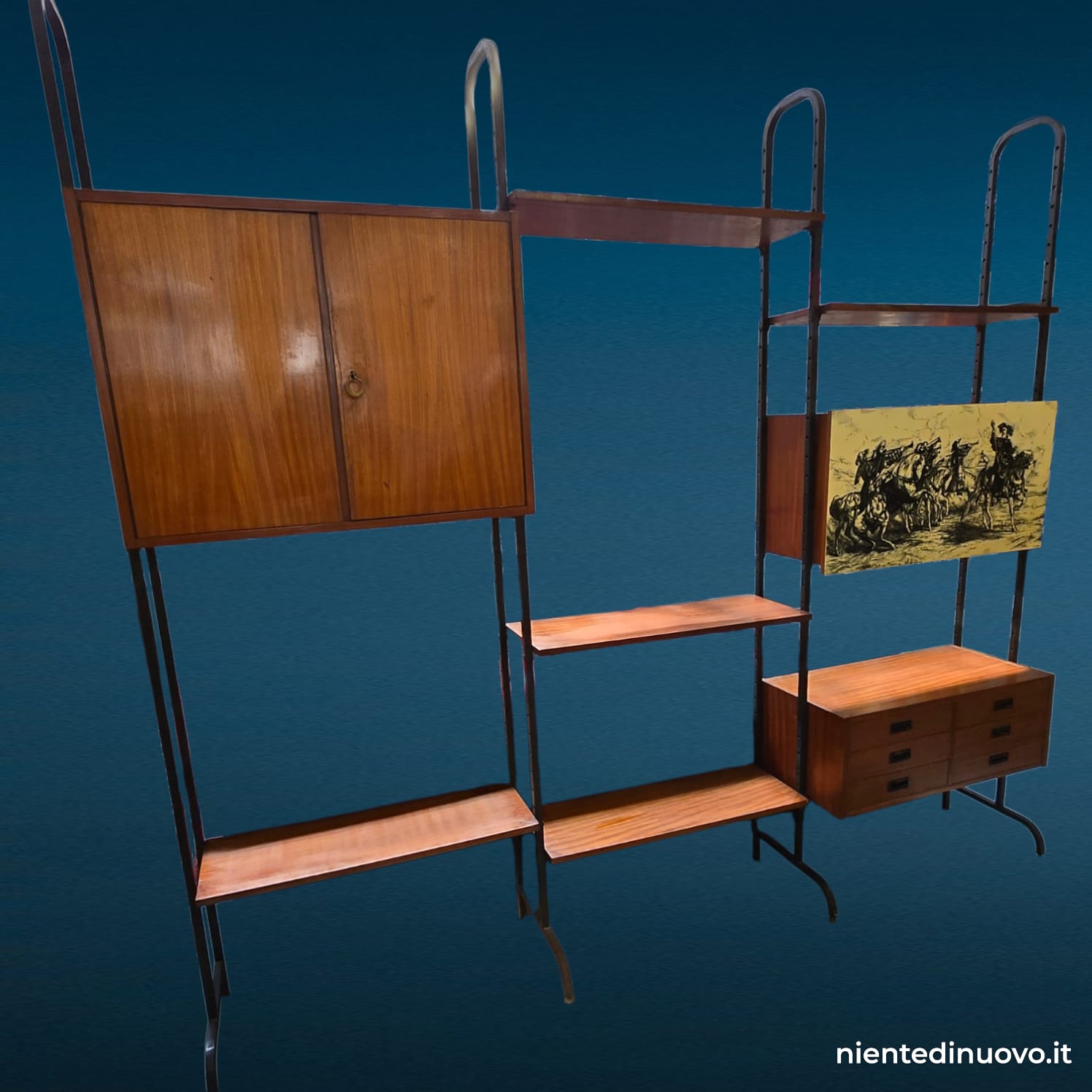 Libreria modulare anni '60 autoportante con cassettiera, ante e pannello decorativo