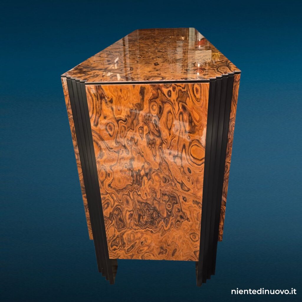 Credenza vintage in radica lucida con colonne laccate nere, anni '70-'80