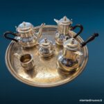 Servizio da tè e caffè argentato Christofle Gallia su vassoio WM Rogers, cinque pezzi