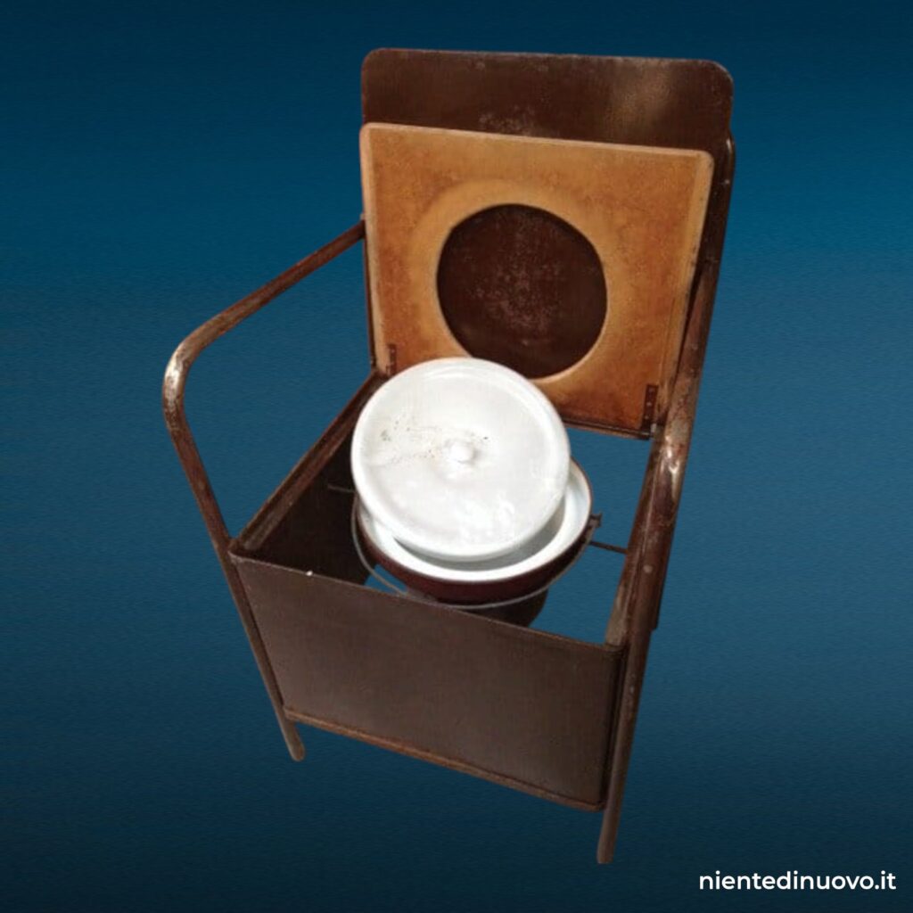 29329_2.jpg Vecchia comoda in ferro con contenitore e coperchio, sedia vintage con braccioli