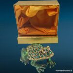 Rana portagioie in metallo decorata con strass - immagine aggiuntiva 3