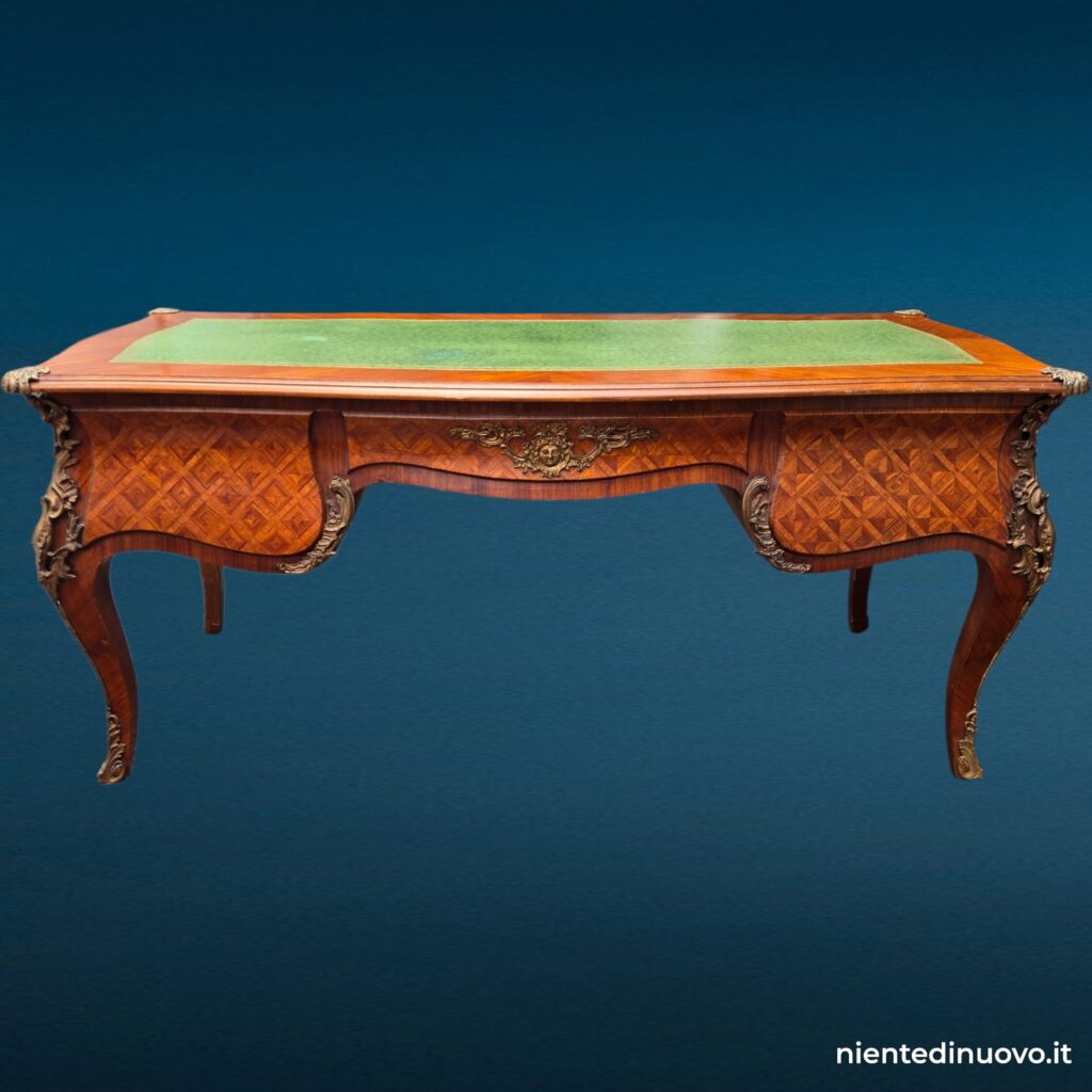 04743.jpg Scrivania in stile Luigi XV con piano in pelle verde - immagine aggiuntiva 12