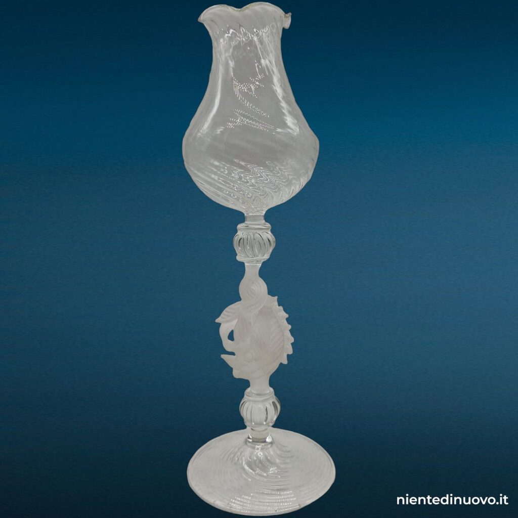 Calice veneziano in vetro soffiato con decori cigno e delfino - immagine aggiuntiva 3