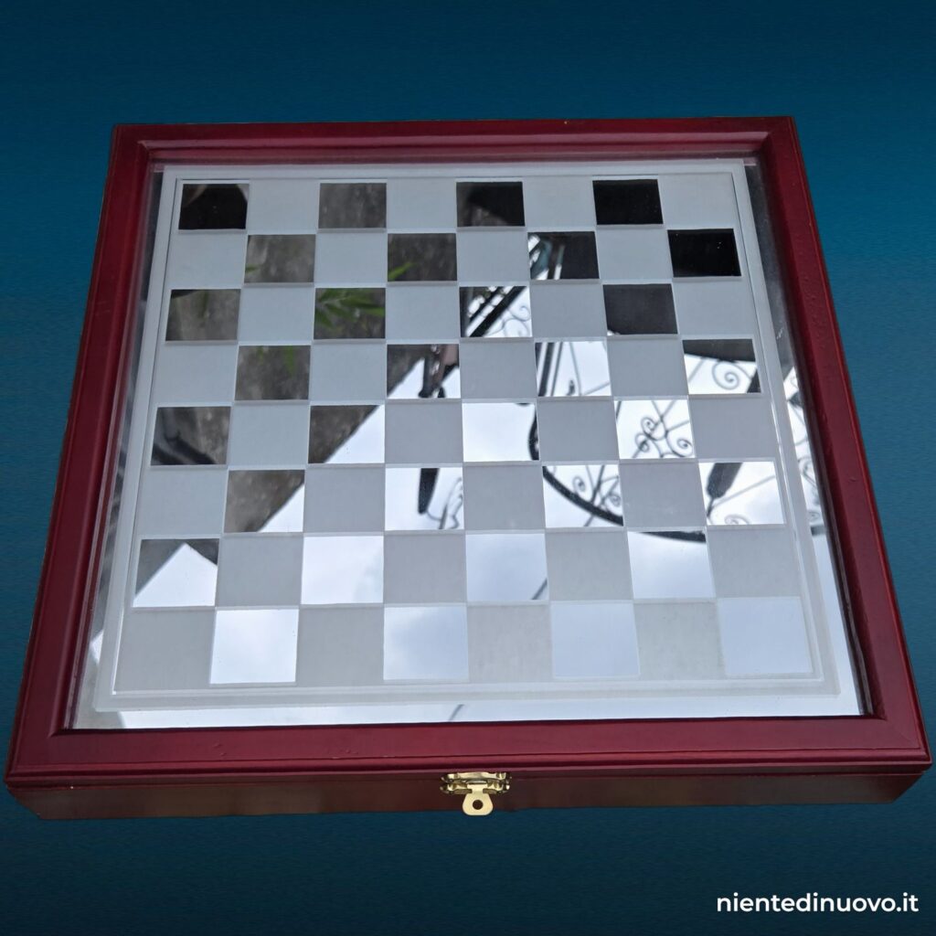 Scacchiera in vetro con figure e scatola originale - immagine aggiuntiva 2