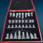 04768_2.jpg Scacchiera in vetro con figure e scatola originale - immagine aggiuntiva 3